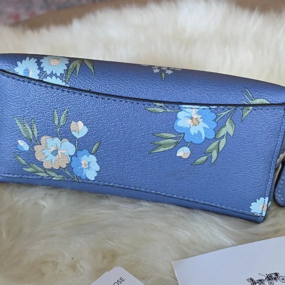 Adorable NWT Coach Tossed Daisy Dark Periwinkle Zippered Cosmetics Case 💙🌼🎁💚 - Picture 7 of 13
